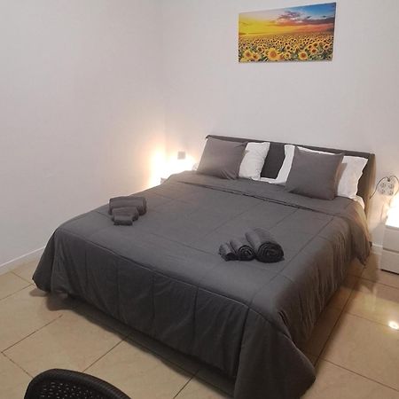 Fiera Bolognina - Komodo - Appartamento Completo Con Giardino E Parcheggio Privato Болоня Екстериор снимка